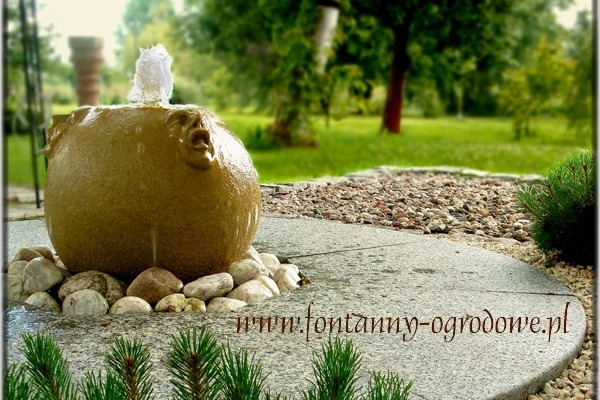 Unikatowa kamienna fontanna
